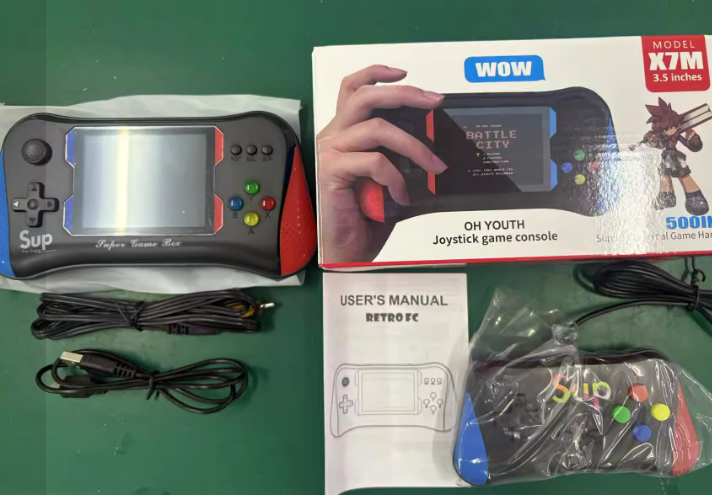 Retro Handheld Konsole mit 500 Spielen