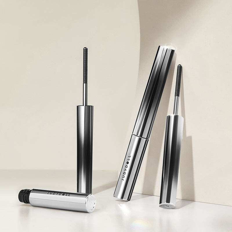 Wimpernmascara mit Metalltube – Bild 3 | LuxeStyle