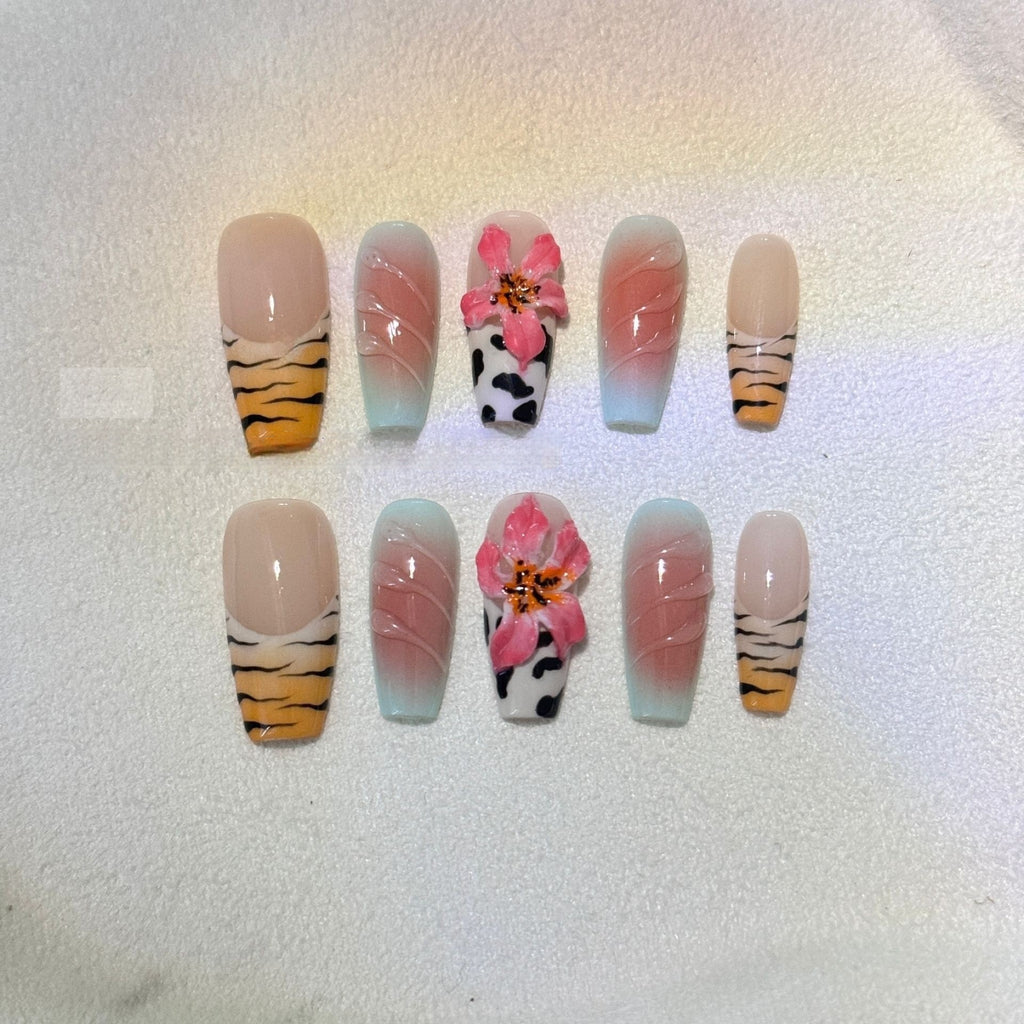 Zebra Lilie Handgeschnitztes Nageldesign