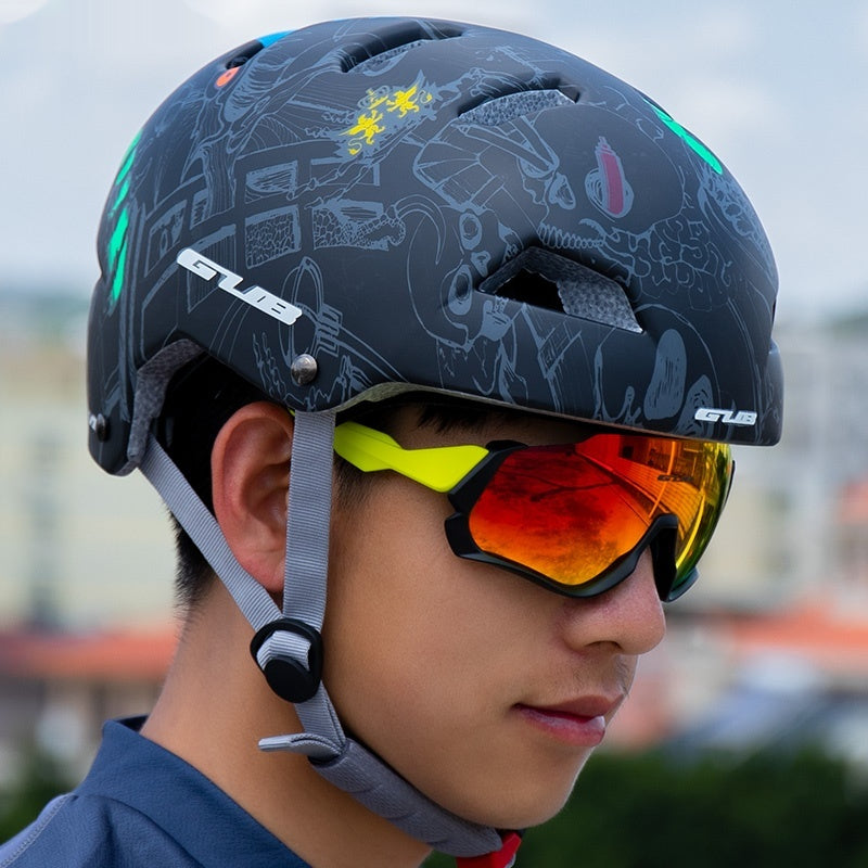 Sport- und Outdoor-Helm