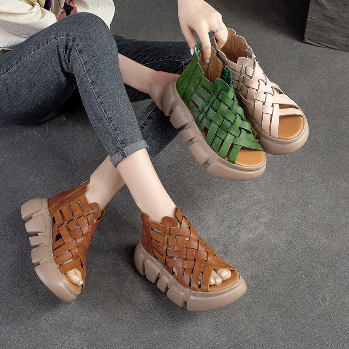 Geflochtene Sandalen mit dicker Sohle – Bild 4 | LuxeStyle