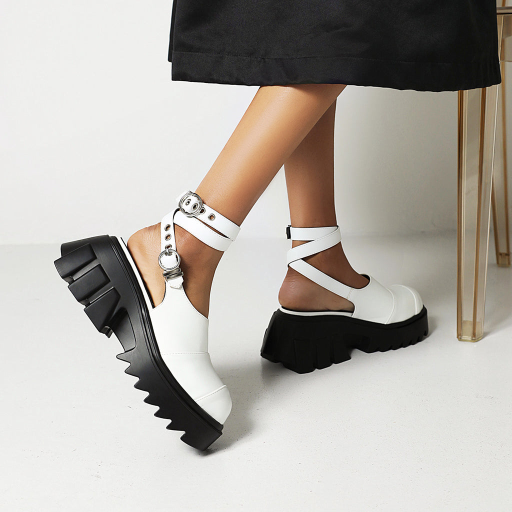 Sandalen mit gekreuzten Riemen, Plus Size | LuxeStyle
