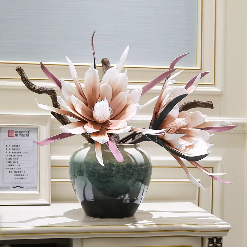 Keramikvase mit Kunstblumen und Dekoration – Bild 12 | LuxeStyle