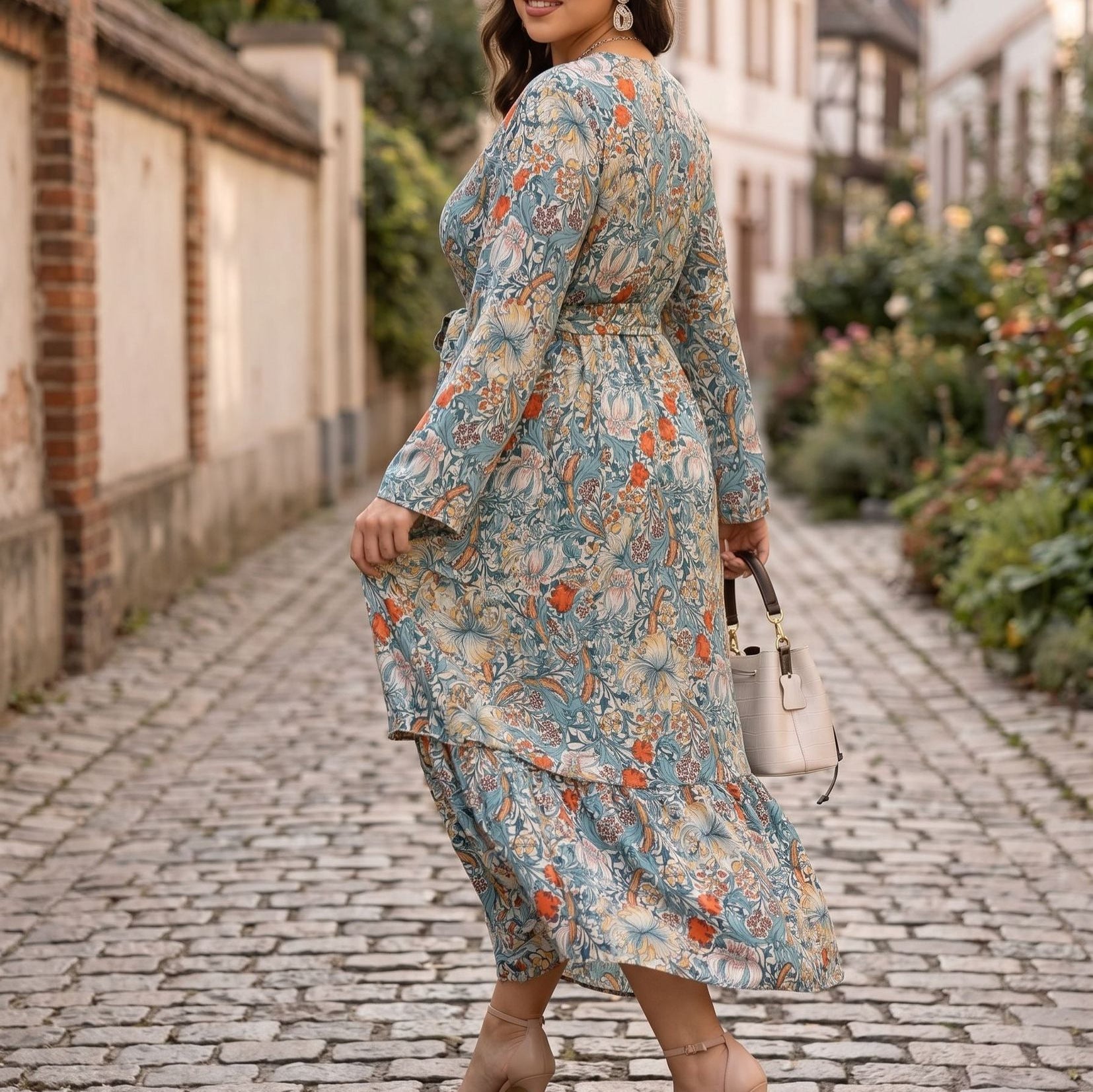 Maxikleid mit Retro-Print für kurvige Frauen