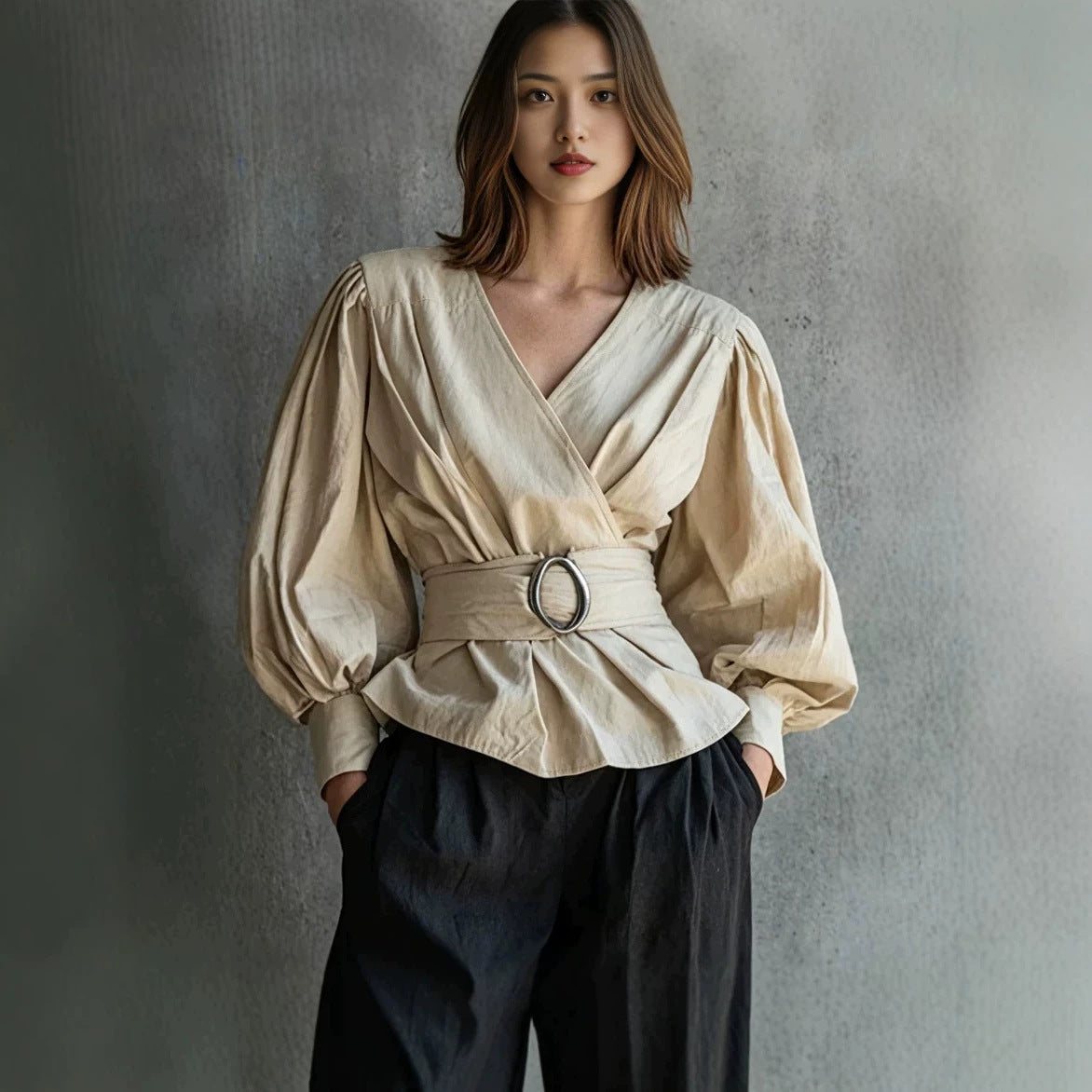 V-Ausschnitt Bluse mit Rüschenmanschetten