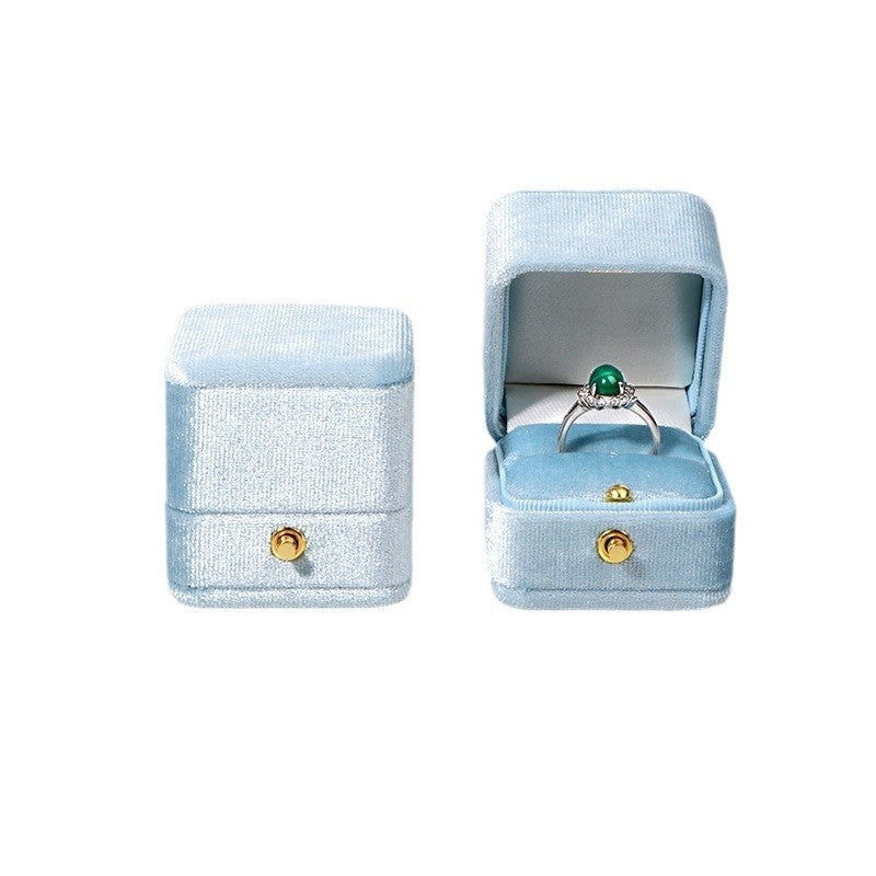 Samt-Ringbox mit versteckten Knöpfen – Bild 5 | LuxeStyle