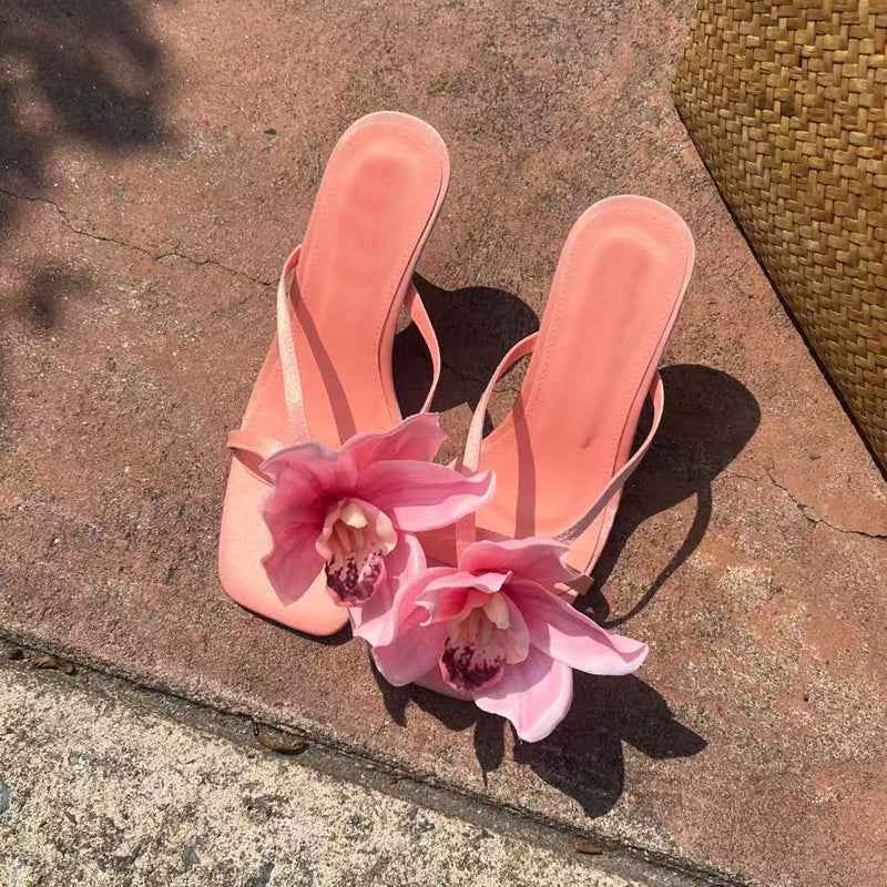 Hochhackige Satinsandalen – Bild 4 | LuxeStyle