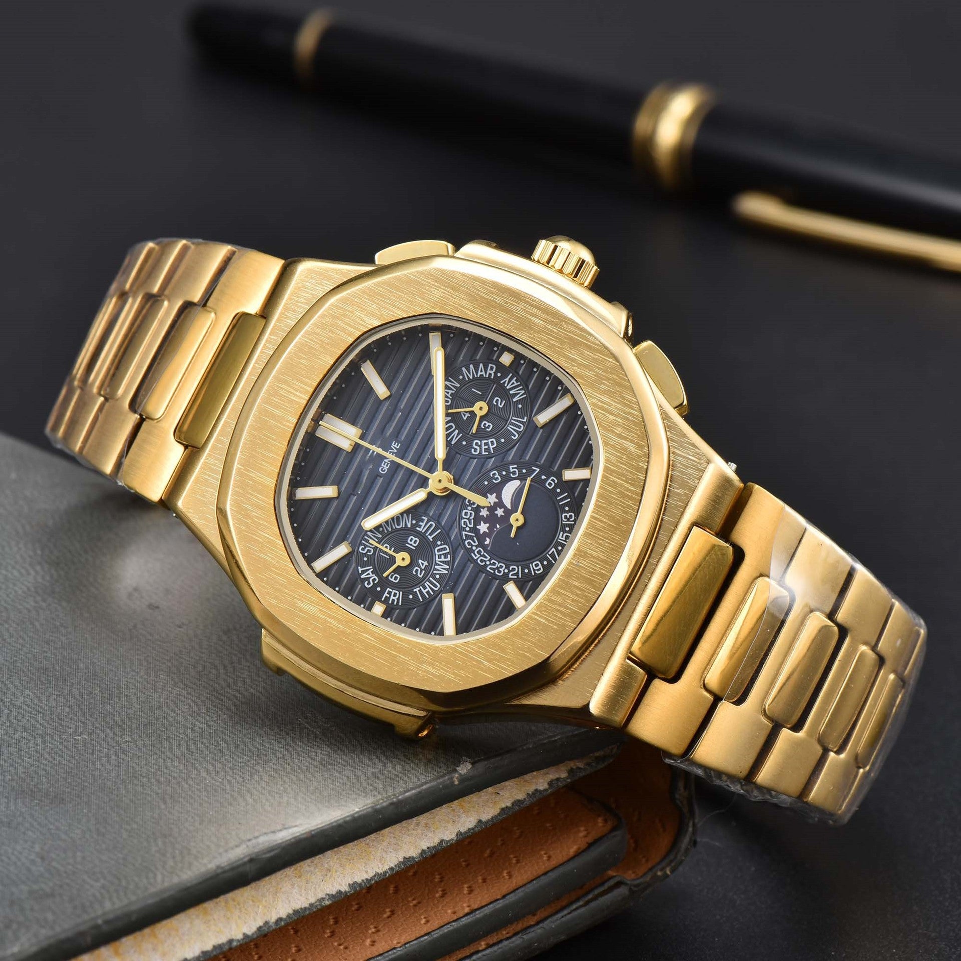 Nautilus Herrenuhr mit Stahlarmband – Ansicht 3