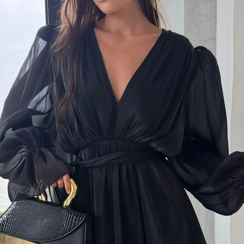 Tailliertes A-Linien Kleid mit langen Ärmeln