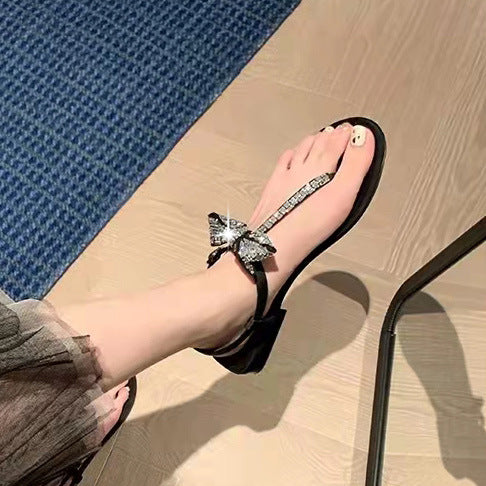 Rhinestone-Bow-Flips mit Satin‑Oberfläche – Bild 6 | LuxeStyle