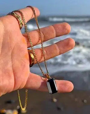 Geometrischer Titanium-Stahl-Halsketten-Anhänger mit schwarzem Zircon
