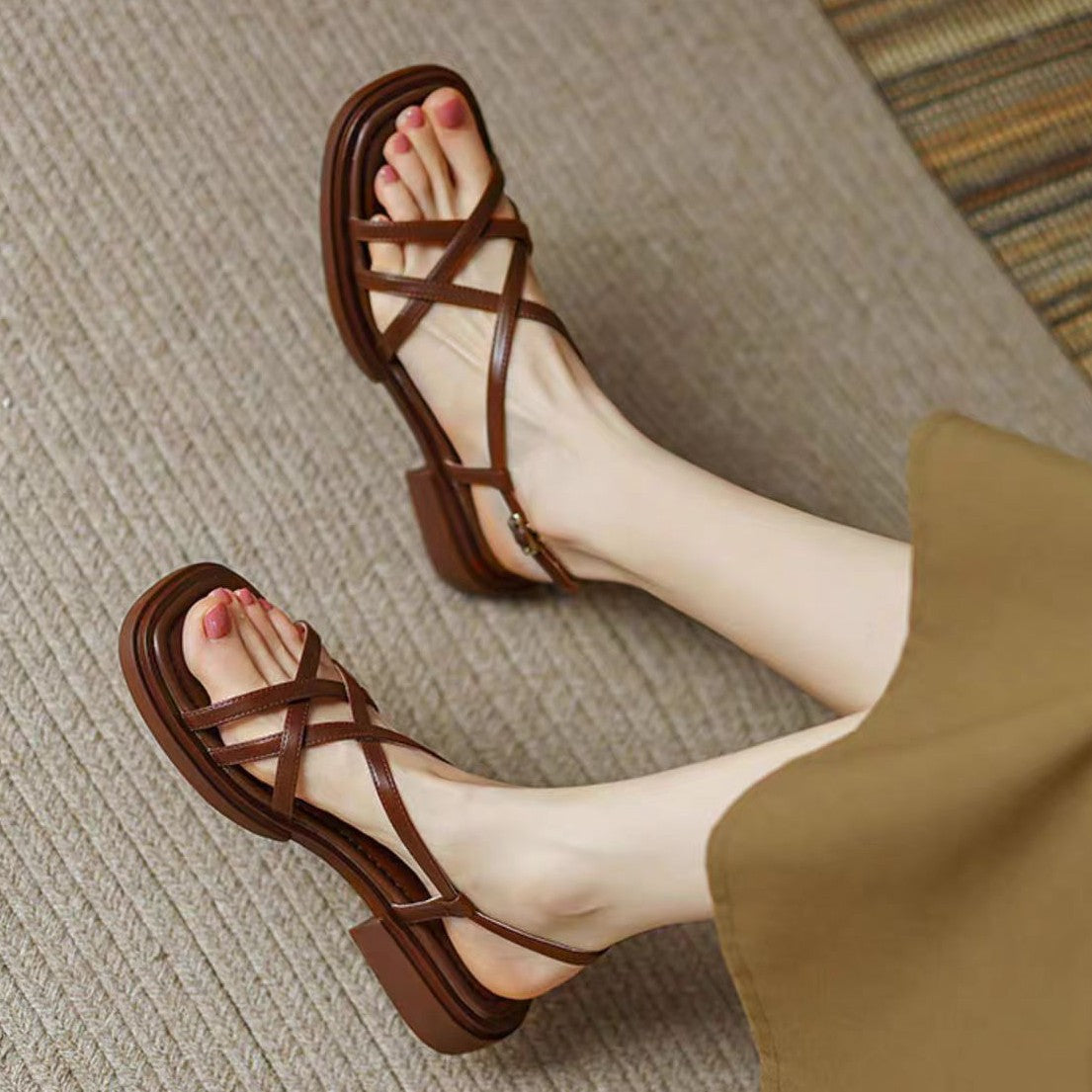 Riemchen-Sandalen mit eckiger Zehenpartie – Bild 2 | LuxeStyle