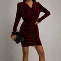 Samtkleid mit V-Ausschnitt & Taillierung – Bild 2 | LuxeStyle