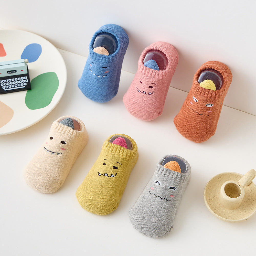 Kinderfußsocken mit Cartoon-Motiven