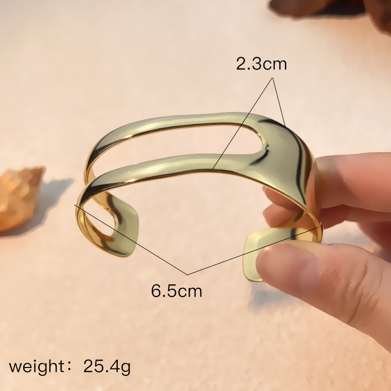 Modisches Edelstahl Armband für Frauen