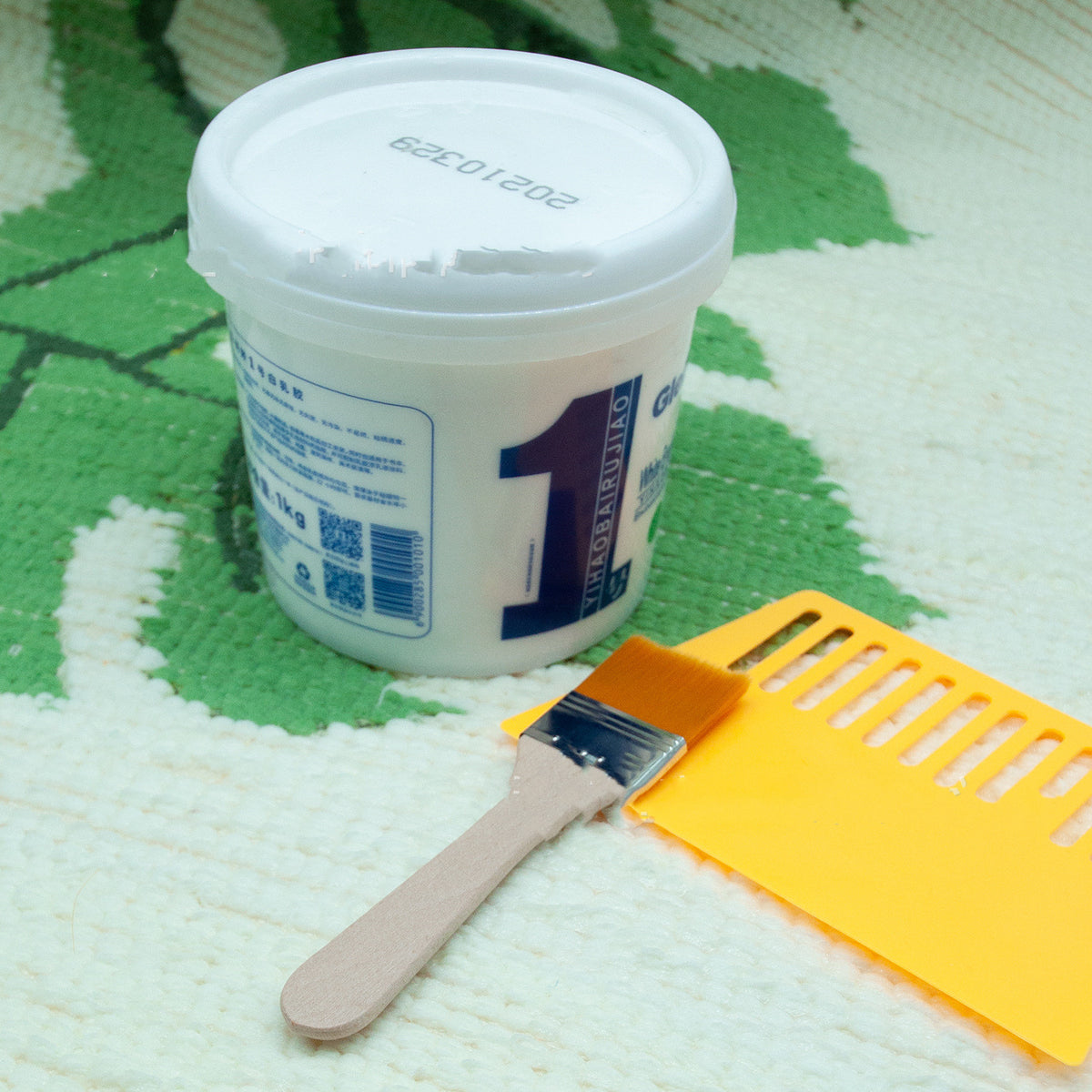 Weisser Holzleim für Teppich-Tufting – Bild 3 | LuxeStyle