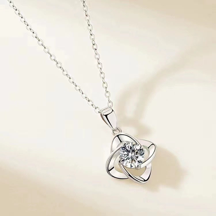 Zirkonia-Kette «Stella» · Kleeblatt-Anhänger, Silber-Optik