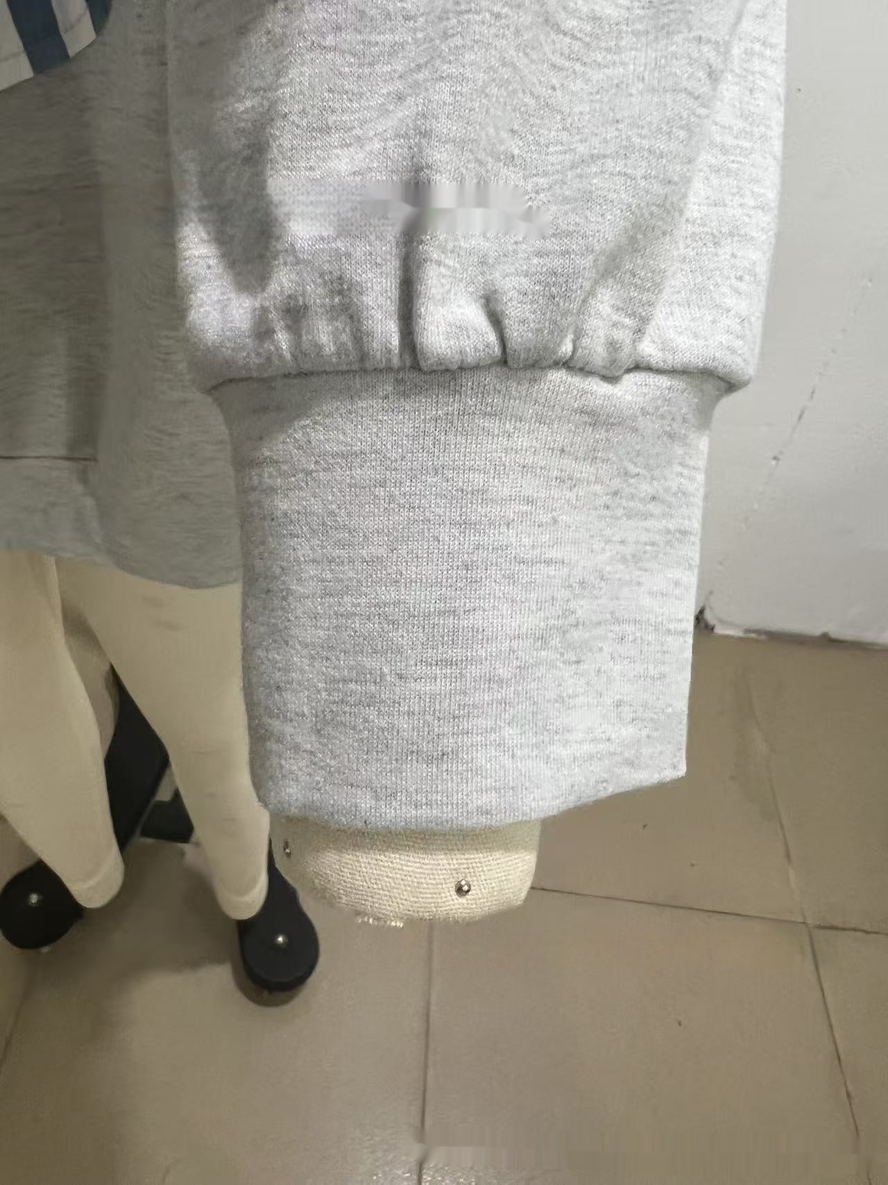 Off-Shoulder Pullover Sweatshirt mit 3D-Effekt
