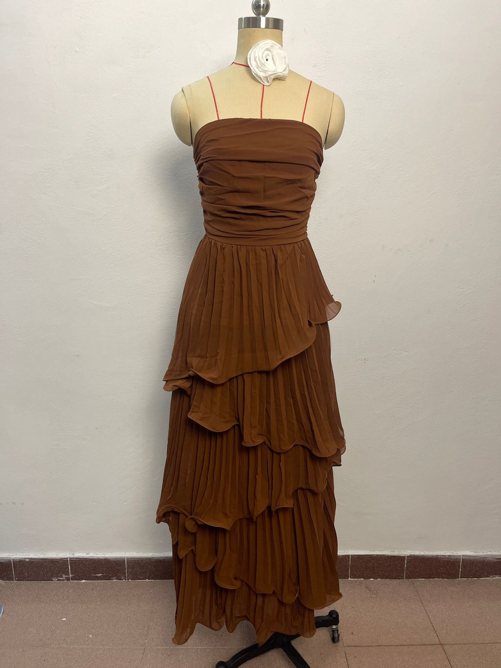Trägerloses Chiffon-Kleid mit Raffungen – Bild 6 | LuxeStyle