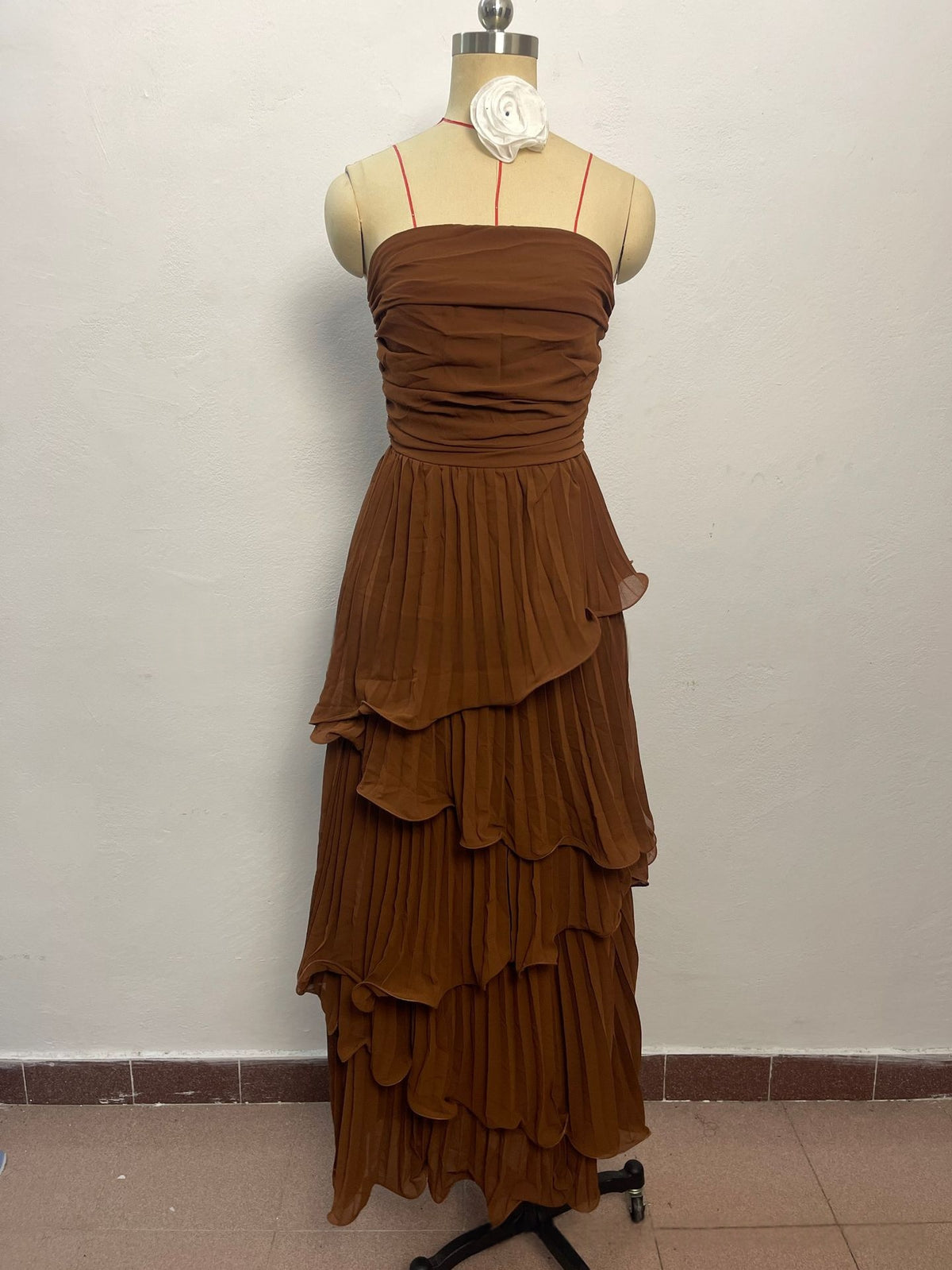 Trägerloses Chiffon-Kleid mit Raffungen – Bild 6 | LuxeStyle