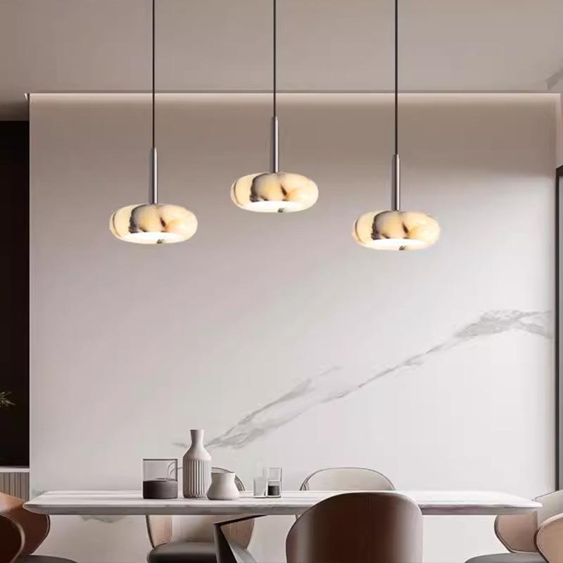 Transluzente Nachttischpendelleuchte mit Marmoroptik – Bild 5 | LuxeStyle