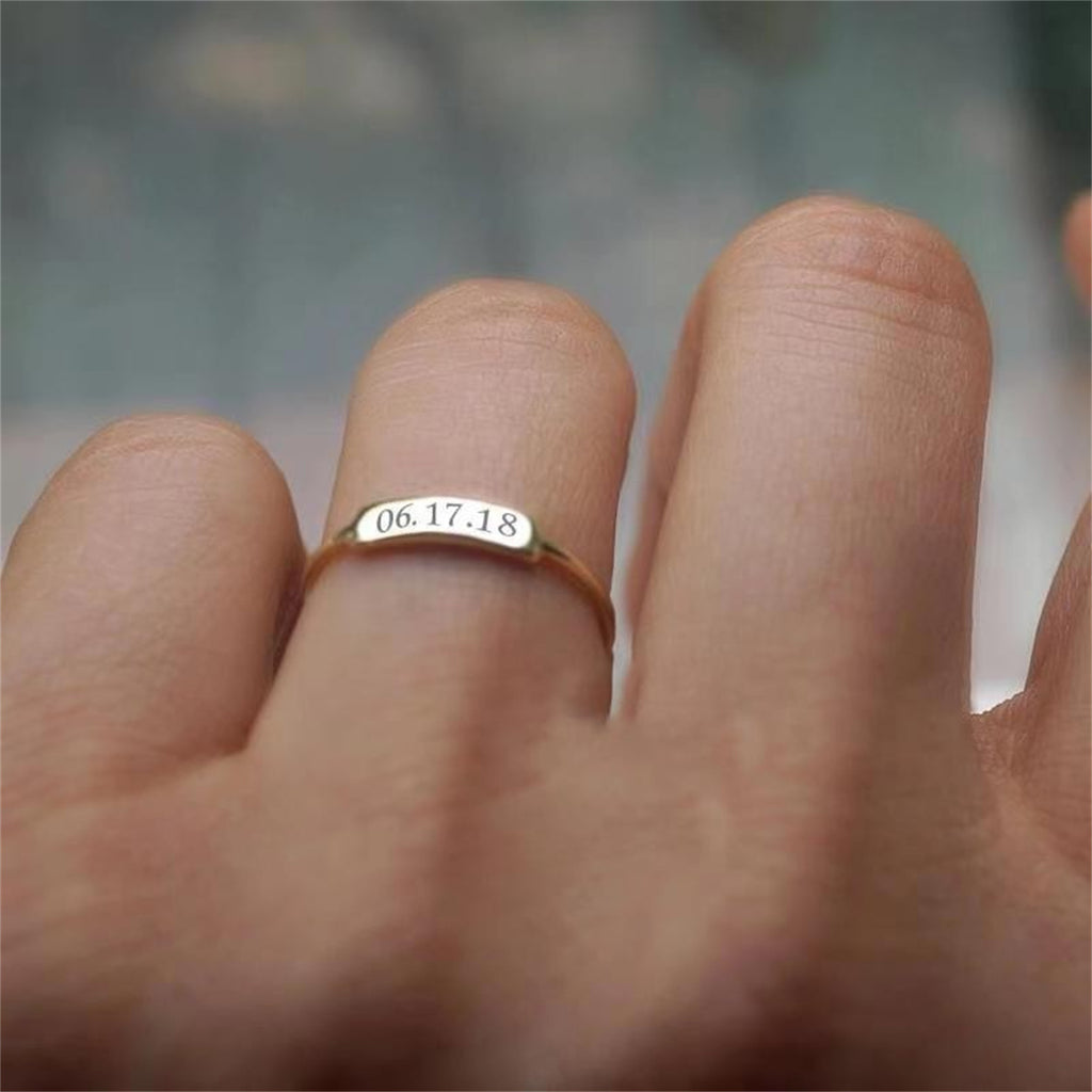 Horizontaler Ring mit Gravur
