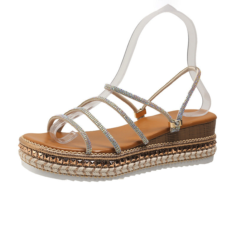 Sandalen mit Riemen und Plateau – Bild 13 | LuxeStyle