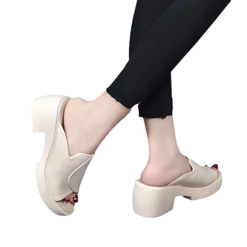 Keilabsatz-Sandalen mit Fischmaul-Zehenpartie – Bild 2 | LuxeStyle