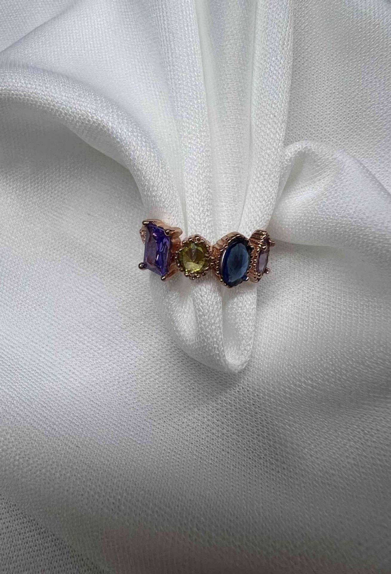 Personalisierter Ring mit Stein