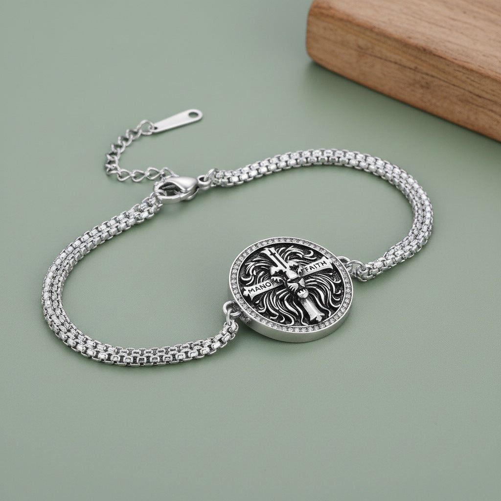 Retro-Armband mit Löwenkopf und Kreuz