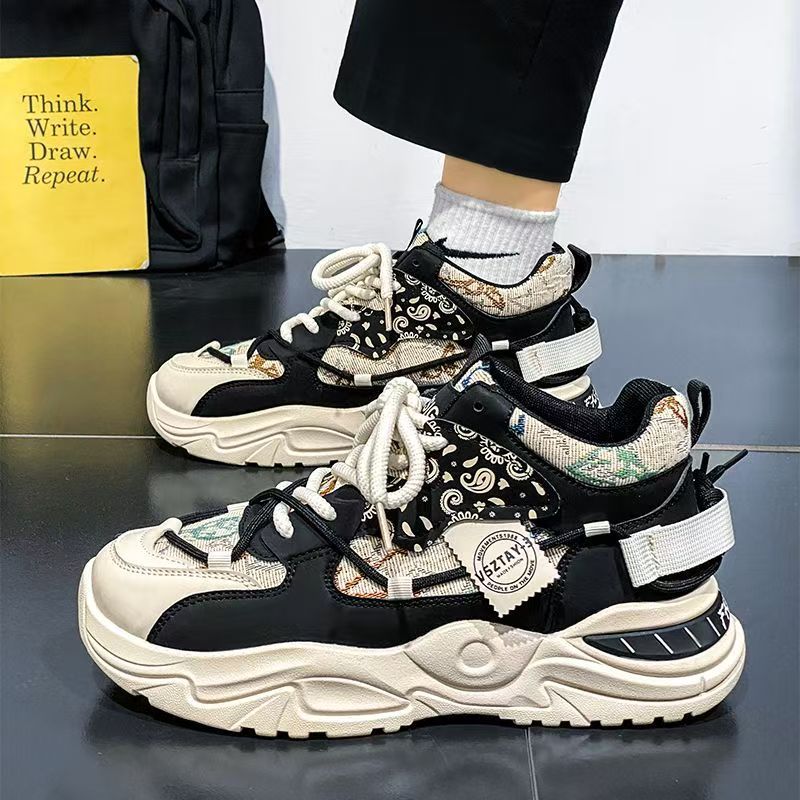 Freizeitschuhe mit dicker, rutschfester Sohle