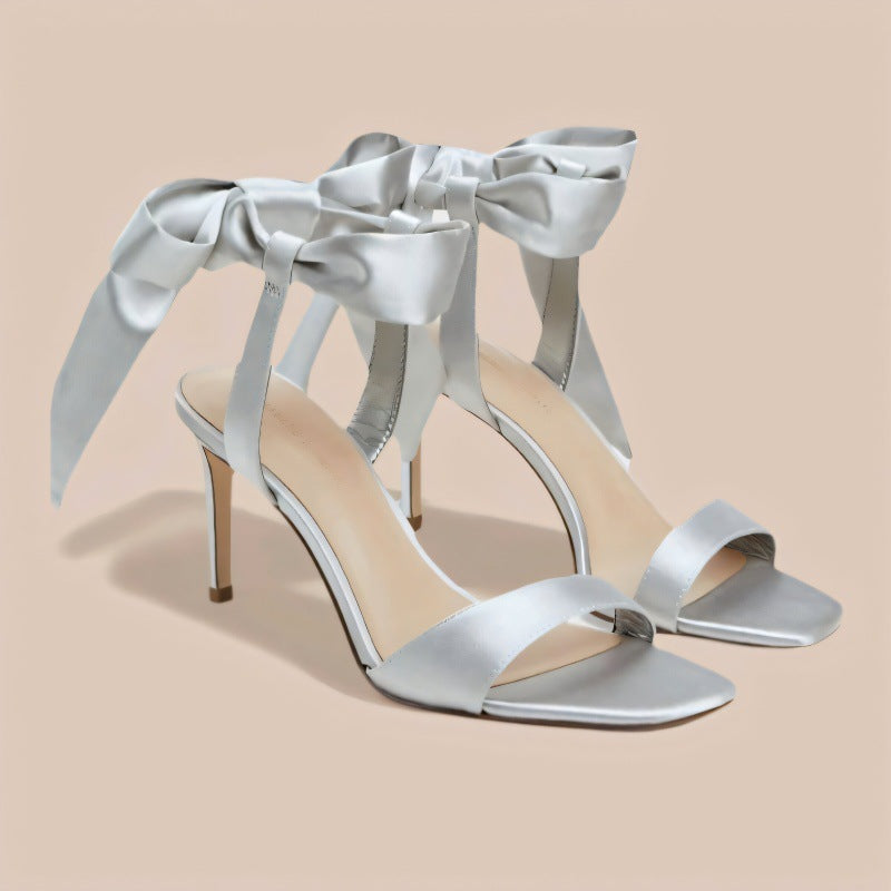 Satin-Sandalen mit Schleife