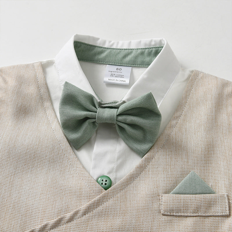 Jungen-Set mit Hemd, Weste, Fliege und Hose