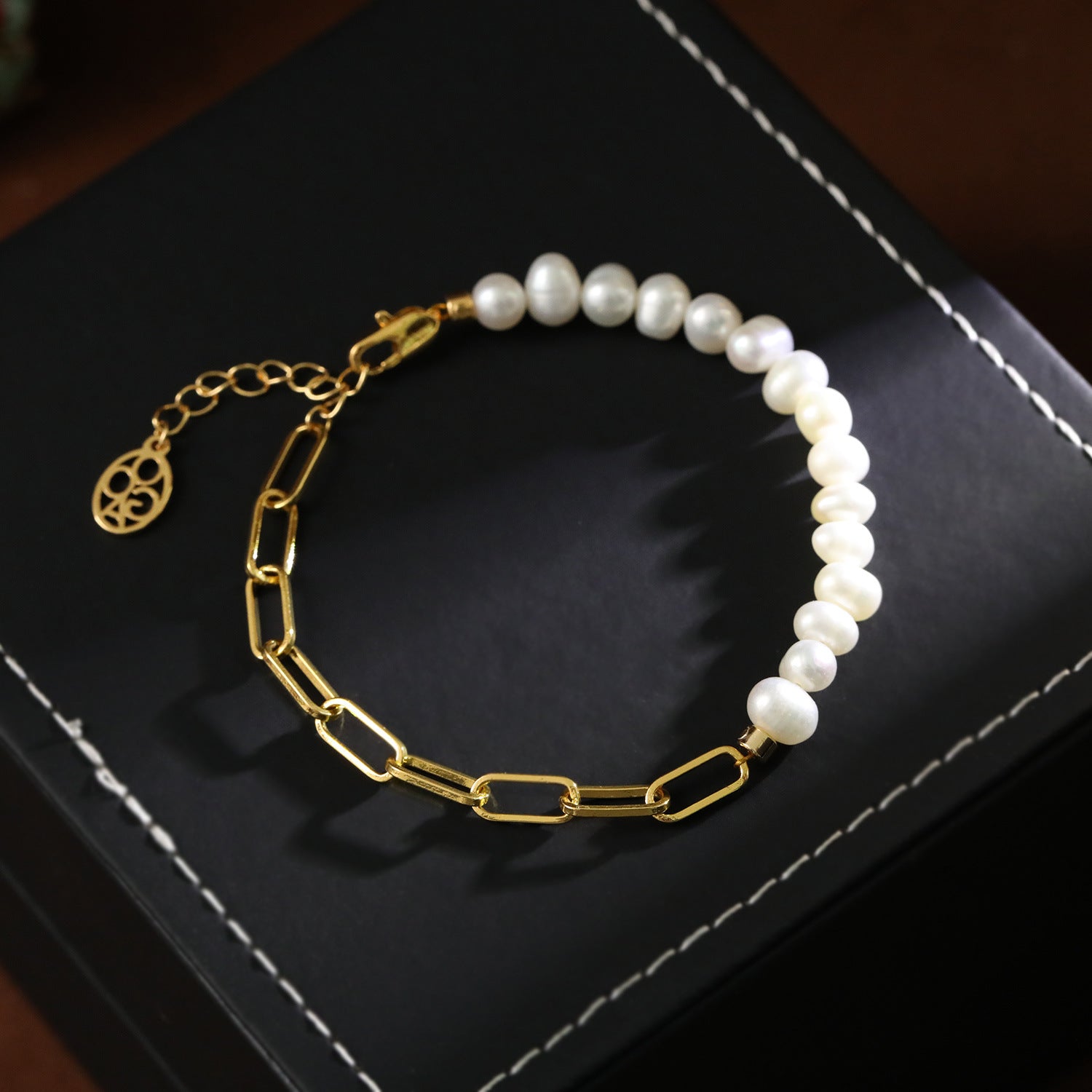 Armband mit Naturperlen und 18K Vergoldung