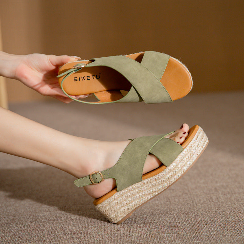 Schwarze Sandalen mit Hummelfasern – Bild 3 | LuxeStyle