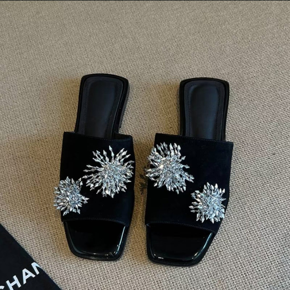 Elegante Flache Sandalen im französischen Stil – Bild 3 | LuxeStyle