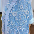 Spitzenkleid mit Stickereien in A-Linie