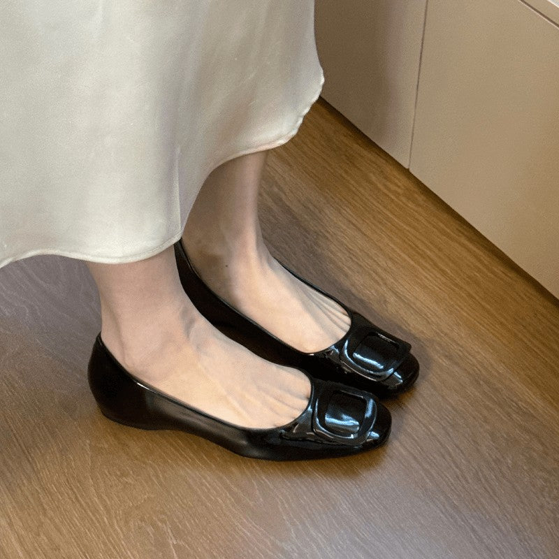 Lackleder Flats mit eckiger Zehenpartie
