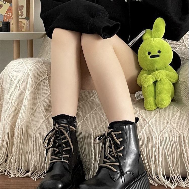 Trendige dicksohlige rutschfeste Damenstiefel