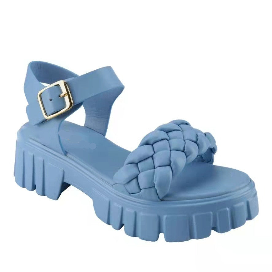 Sandalen mit Riemen und Schnalle – Bild 8 | LuxeStyle