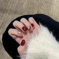 Rote Nagel-Patches mit Sternenhimmel-Muster