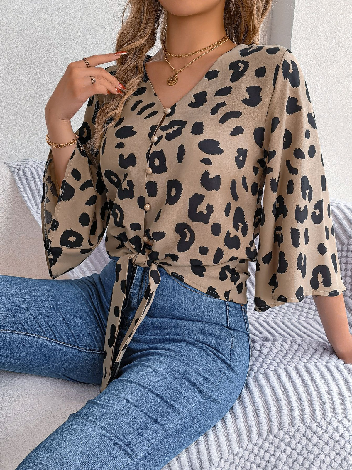 Damen Bluse mit Schnürdetails und ausgestellten Ärmeln – Bild 8 | LuxeStyle