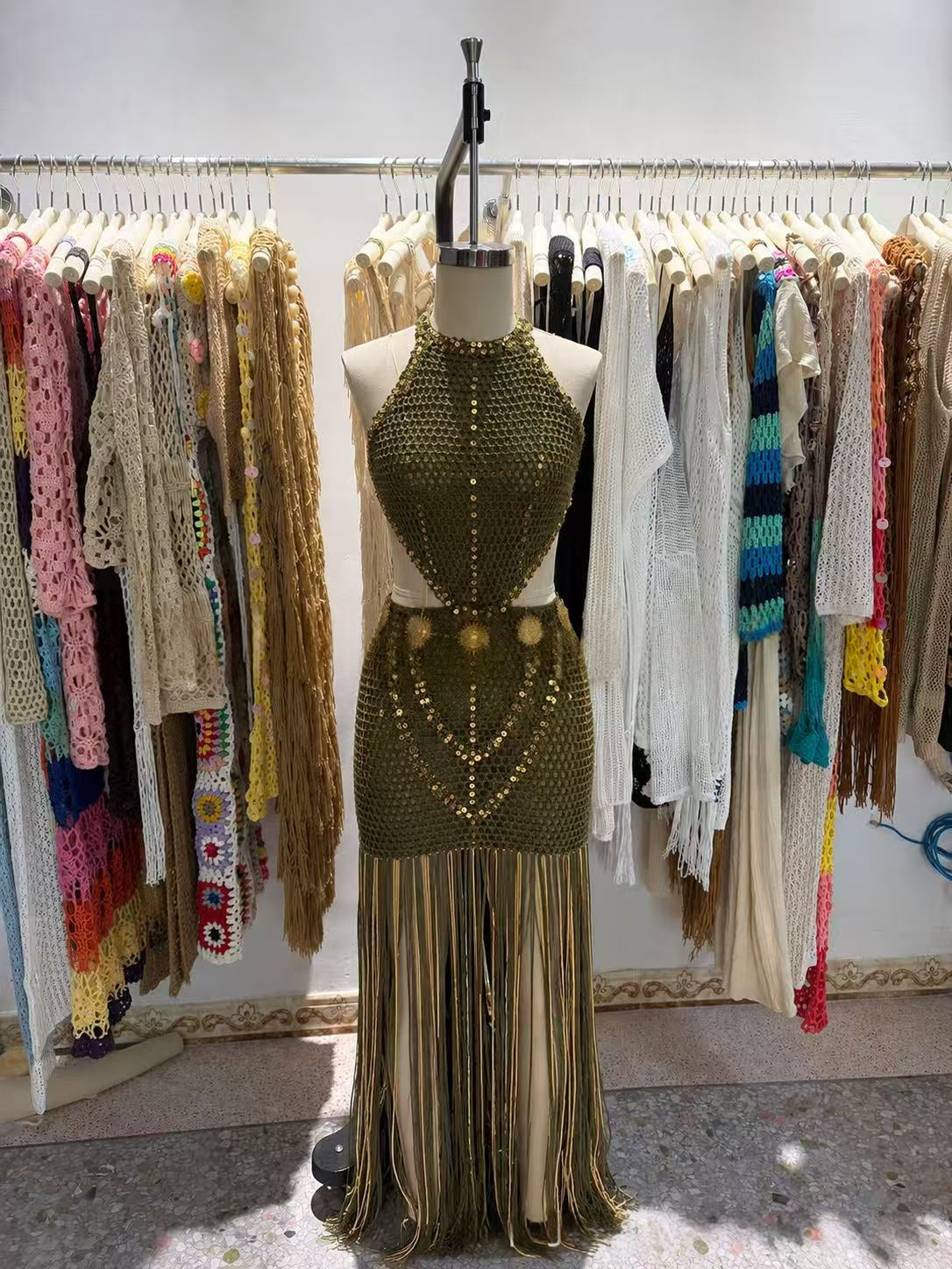 Handgeknüpftes Hohl-Tassel-Halter-Kleid – Bild 2 | LuxeStyle