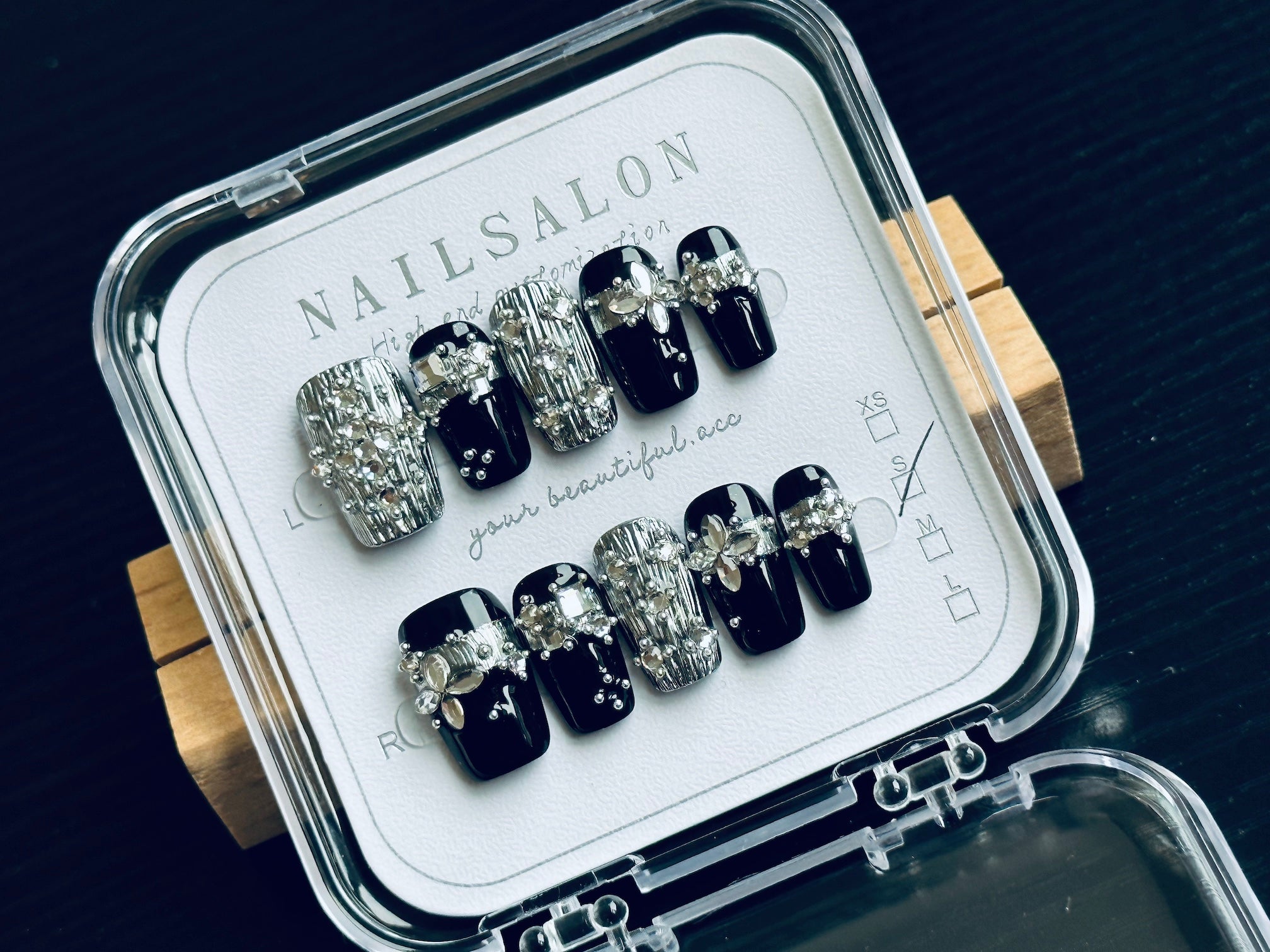 Press On Nails T076 – Schwarz-Weiss 3D – Ansicht 3