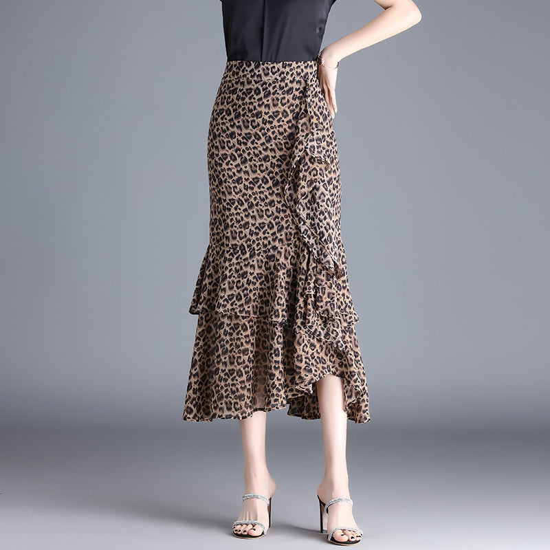 Chiffonrock mit asymmetrischen Falten
