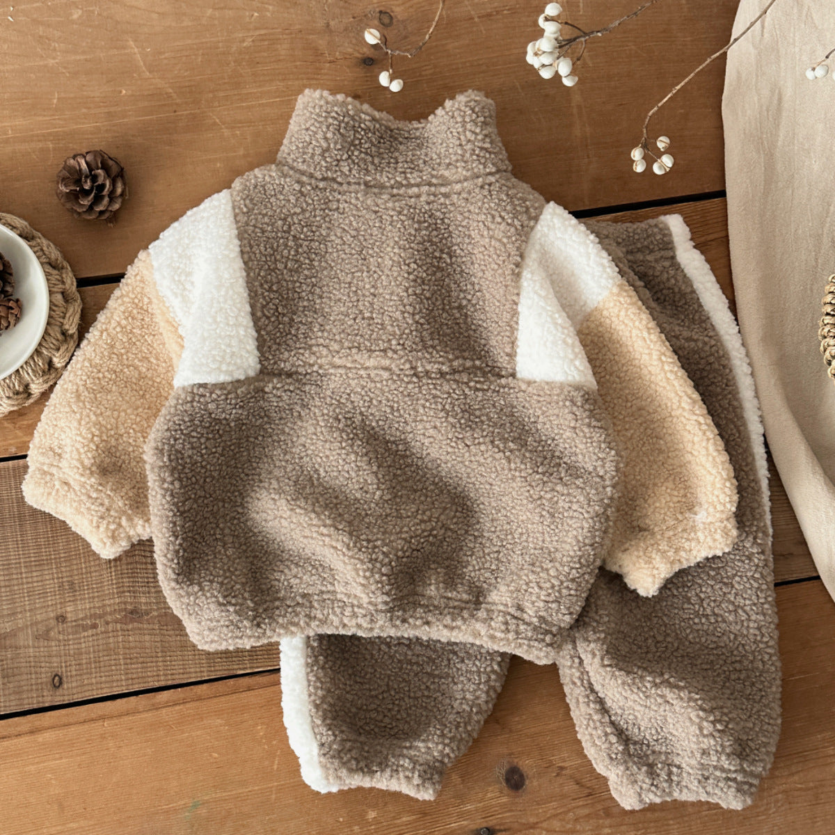 Baby Lammwolle Zweiteiler mit Stehkragen – Bild 6 | LuxeStyle