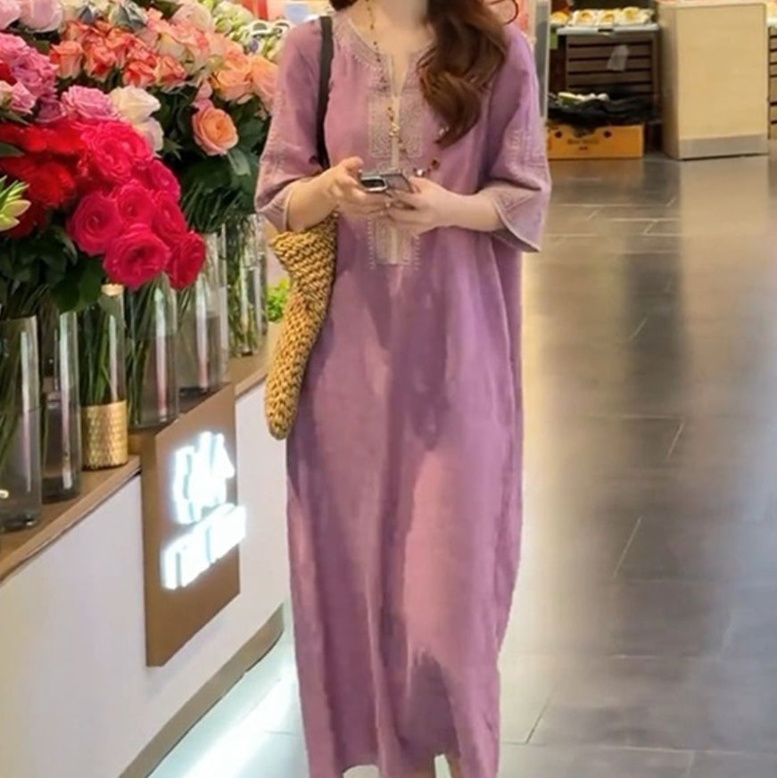 Besticktes V-Ausschnitt Kleid
