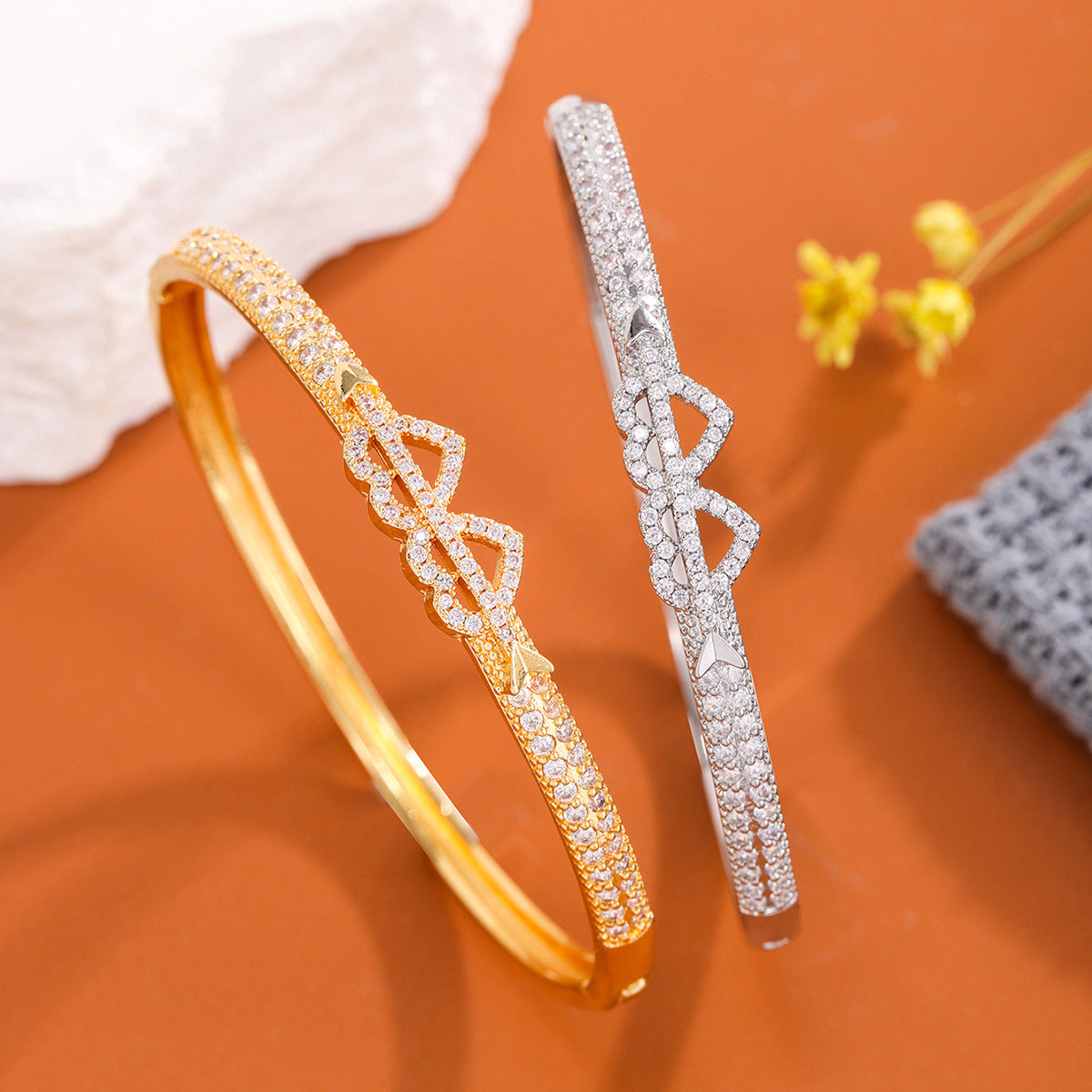 Doppelherzarmband mit Zirkonia – Bild 6 | LuxeStyle