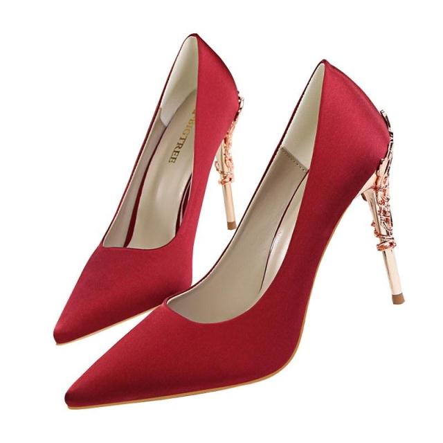 Elegante High Heels mit Metall-Akzent