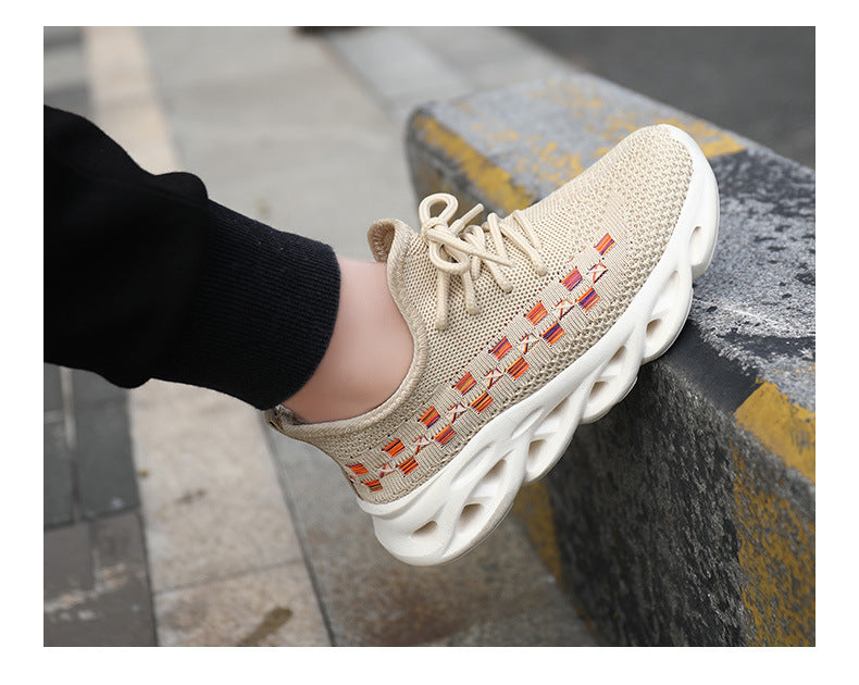 Sportliche Mädchenschuhe mit Mesh – Bild 8 | LuxeStyle